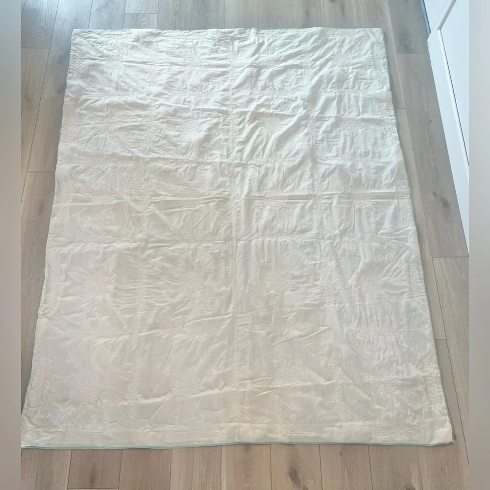 Vintage c.1930s Handmade Daffodil Appliqué Hand Stitched Quilt 66x85”